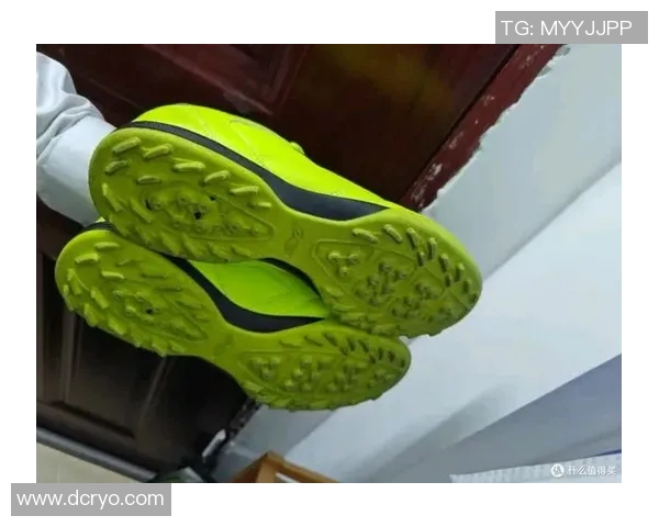 穿带铁钉的足球鞋参加比赛是否真的最佳选择探讨 穿带铁钉的足球鞋参加比赛是否真的最佳选择探讨